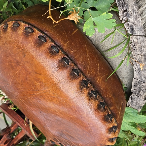 VINTAGE 60s Boho Hand tooled Cowhide Leather Shoulder bag - Picture 6 of 16